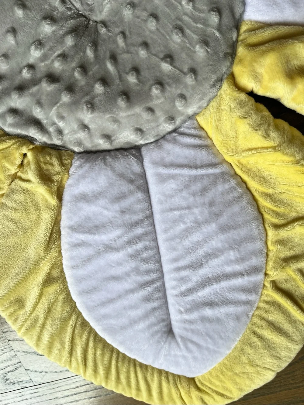 Lotus Plush Baby Bath Seat - Yellow & White